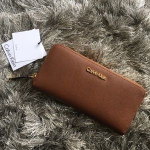 🆕 Calvin Klein Brown Leather Zip Around Wallet